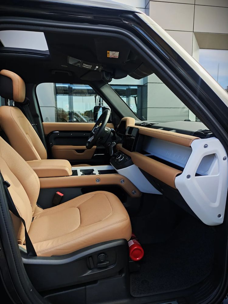 Land-Rover Defender 3.0 Diesel 250 KM — zdjęcie 4