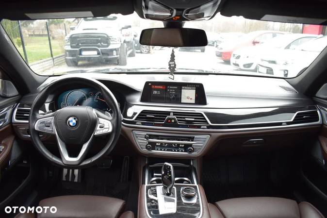 BMW Seria 7 750Li xDrive sport - 9