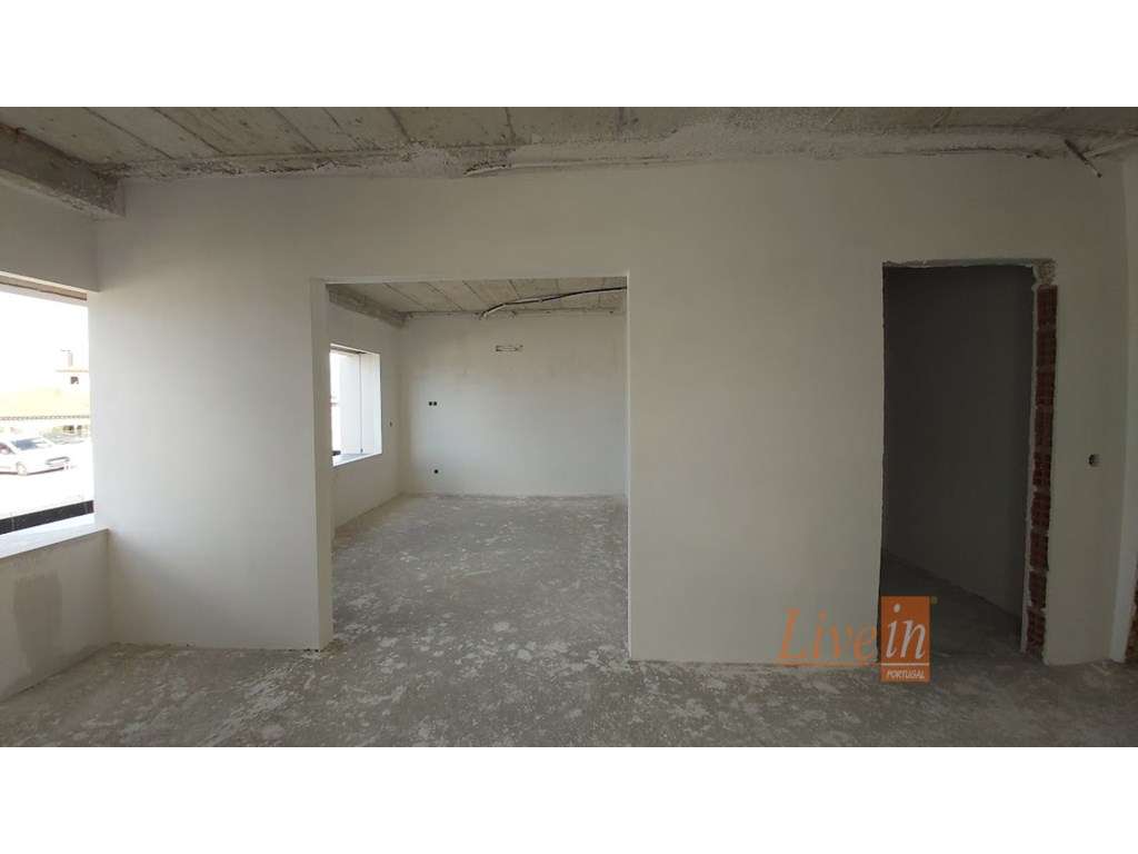 Moradia T4 Nova com Piscina e Jardim em Condomínio Privado em Mafra-16