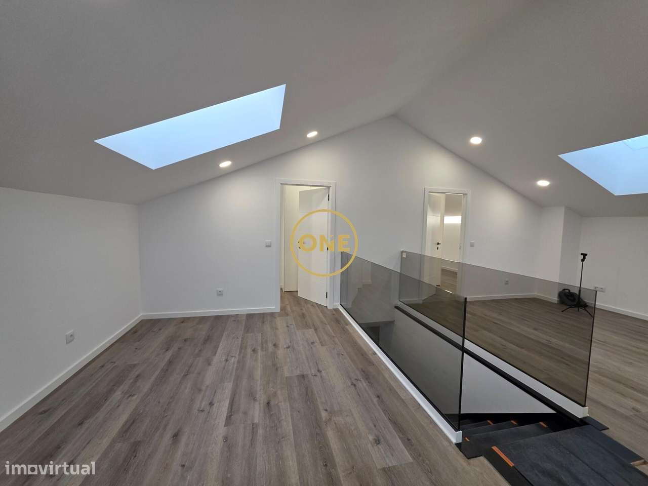 Moradia T4  Possibilidade de Permuta - Grande imagem: 4/25