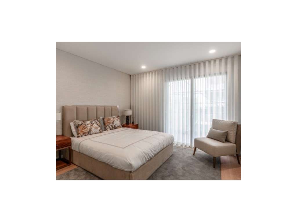 T2 Novo a Estrear com Terraço de 110 m² e Vista Deslumbrante - Grande imagem: 2/15