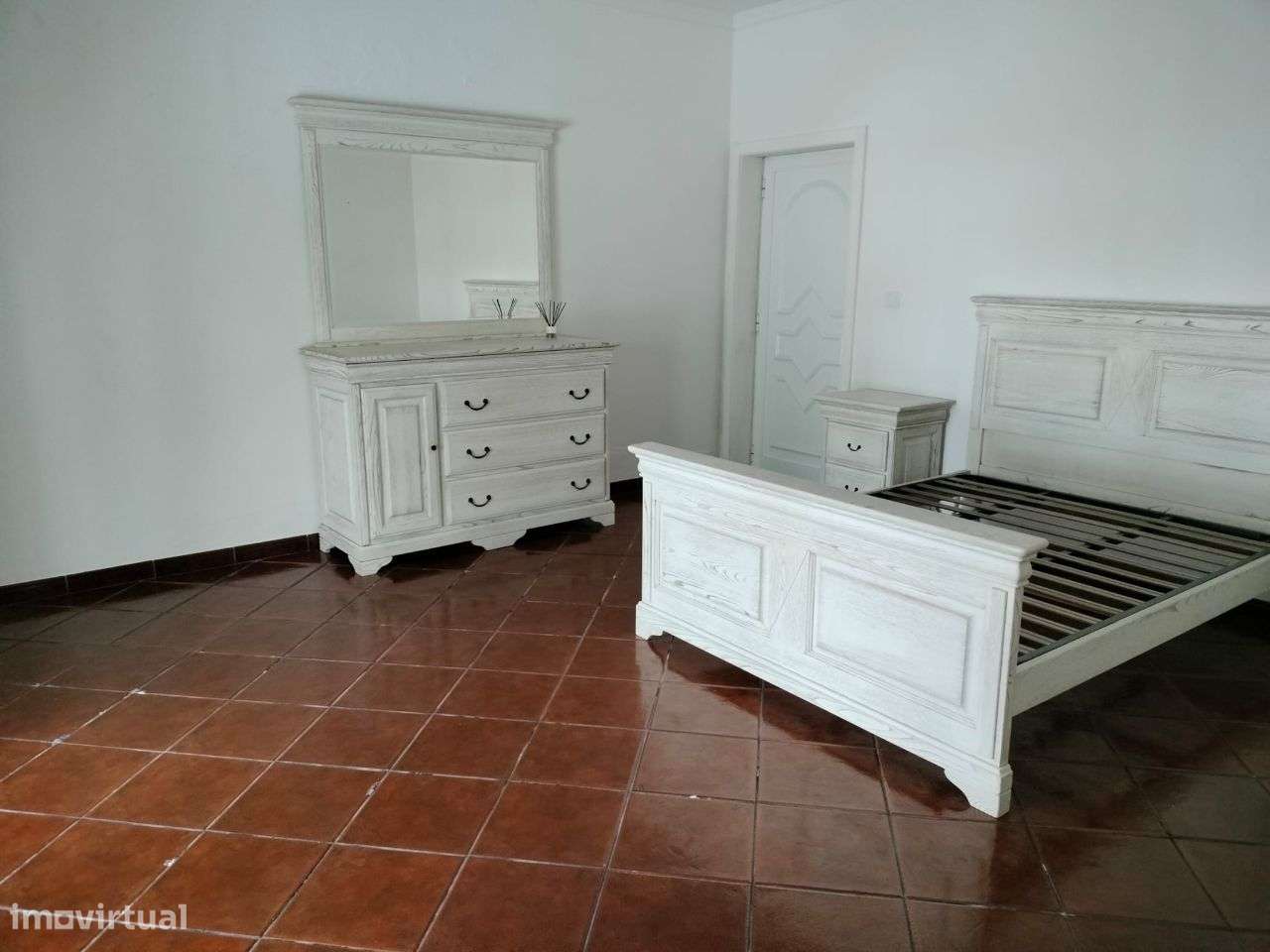 Moradia com 4 suítes, piscina e casa de hóspedes-28