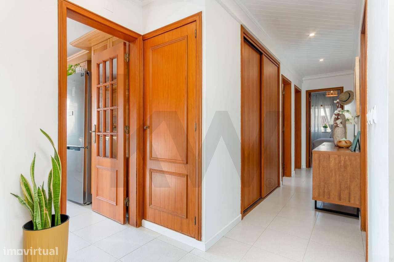 Apartamento T3, com Suíte, Arrecadação e Lugar de Garagem - Palhais, B-35