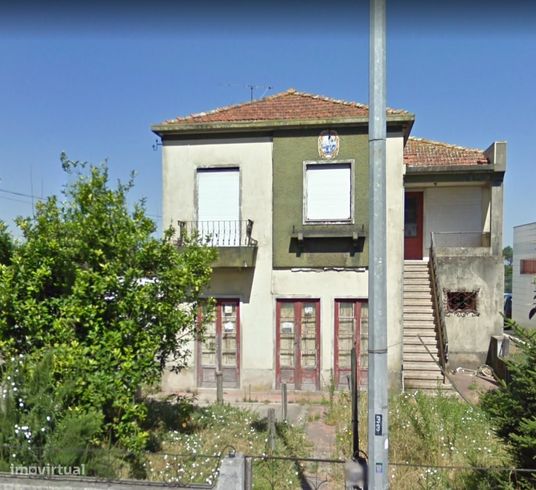 Moradia T4 c/ Jardim e Anexos - Águas Santas-1