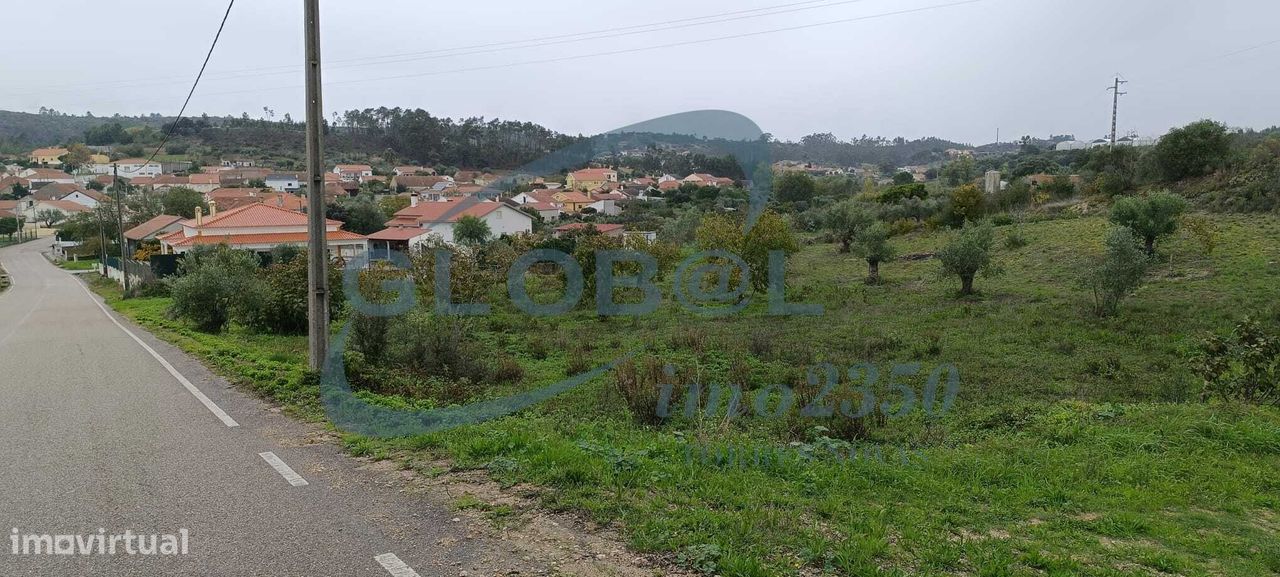 Bom terreno em aldeia junto a Torres Novas