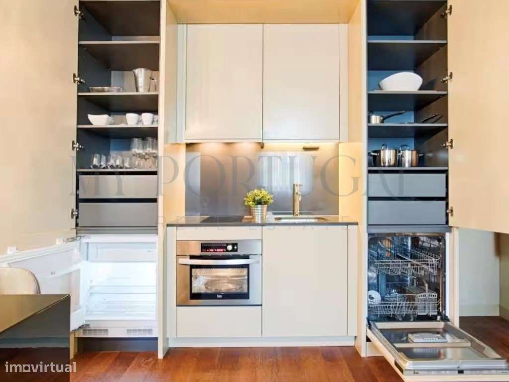 Refúgio de Design e Luz na Praça Dom Luís I - Onde o Rio encontra a...-9