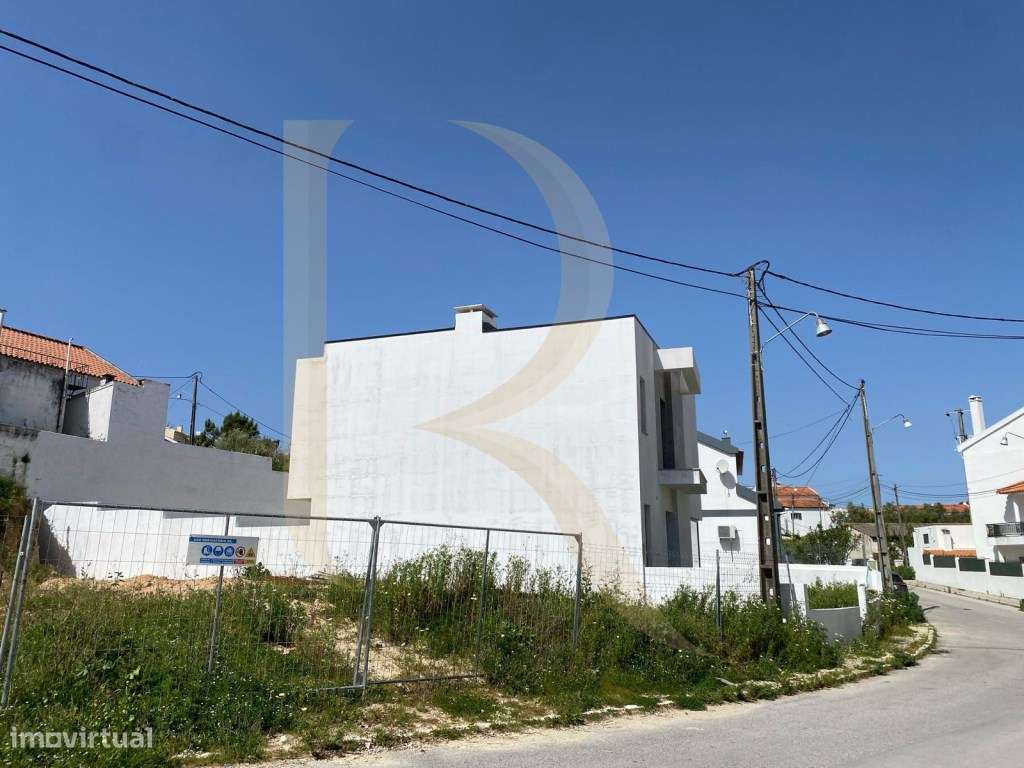 Moradia isolada T4 por terminar na Charneca da Caparica-29