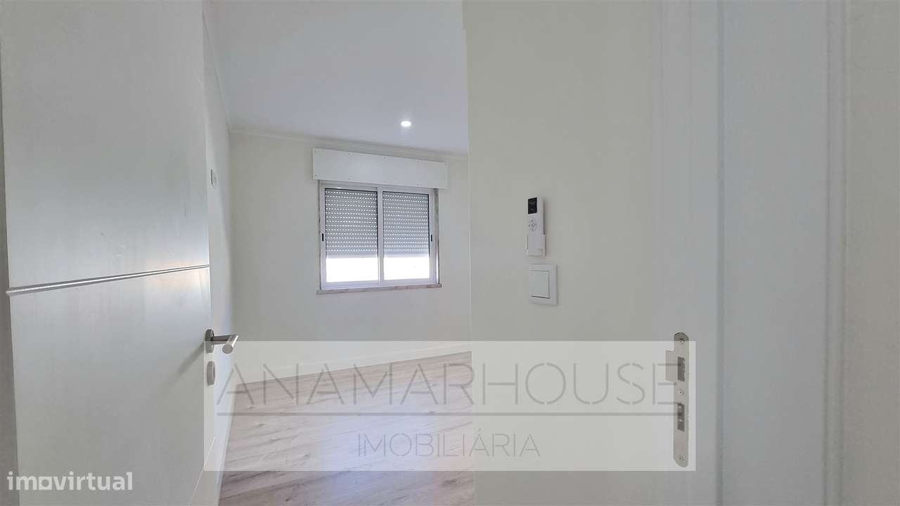 T3 Remodelado com varandas na Amadora, Mina De Água-7