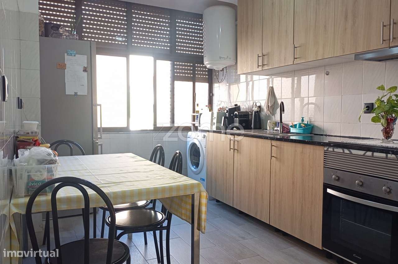 Apartamento T2 renovado no Barreiro-5