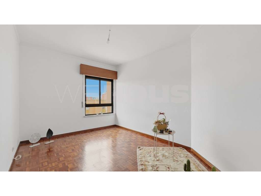 Apartamento T2 com Excelente Área e Vista Desafogada para Monsanto ...-14