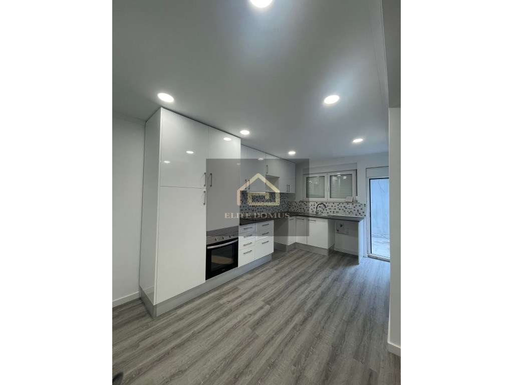 T2 com terraço, totalmente remodelado, Alfornelos!-2