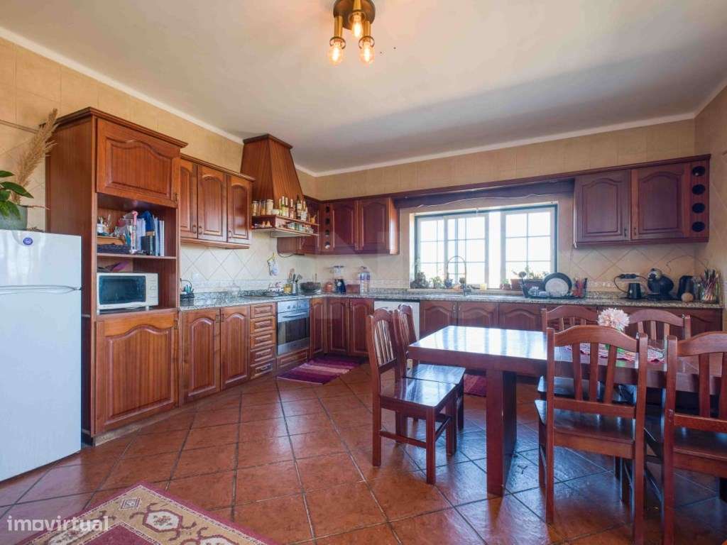Moradia T3+3 para venda em Santarém.-11
