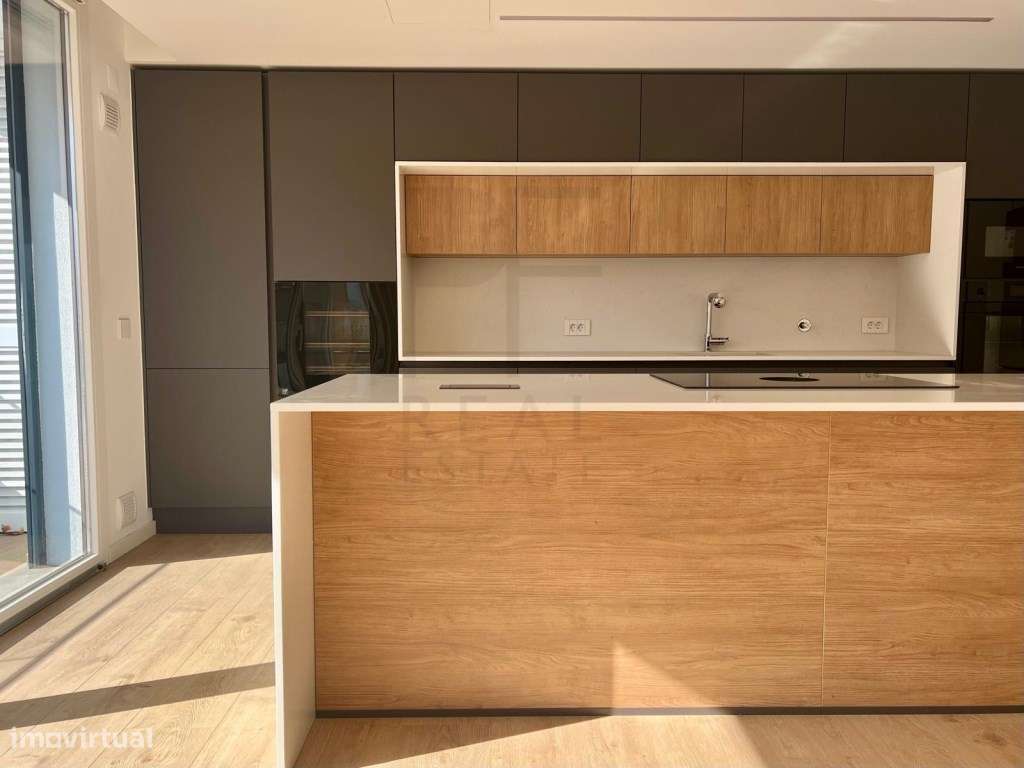 T3 em Suites / R/C com elevador - PAREDE - Grande imagem: 4/14