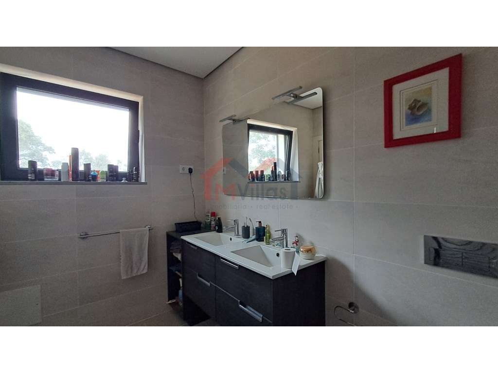 Moradia V2 Renovada com 2 anexos - Salir-19