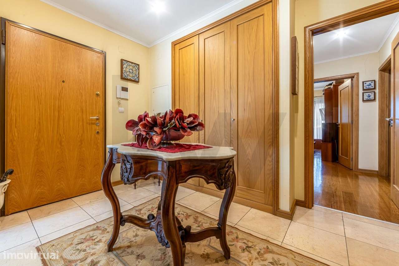 "T3 de Luxo no Prestigiado Villa Restelo"-22