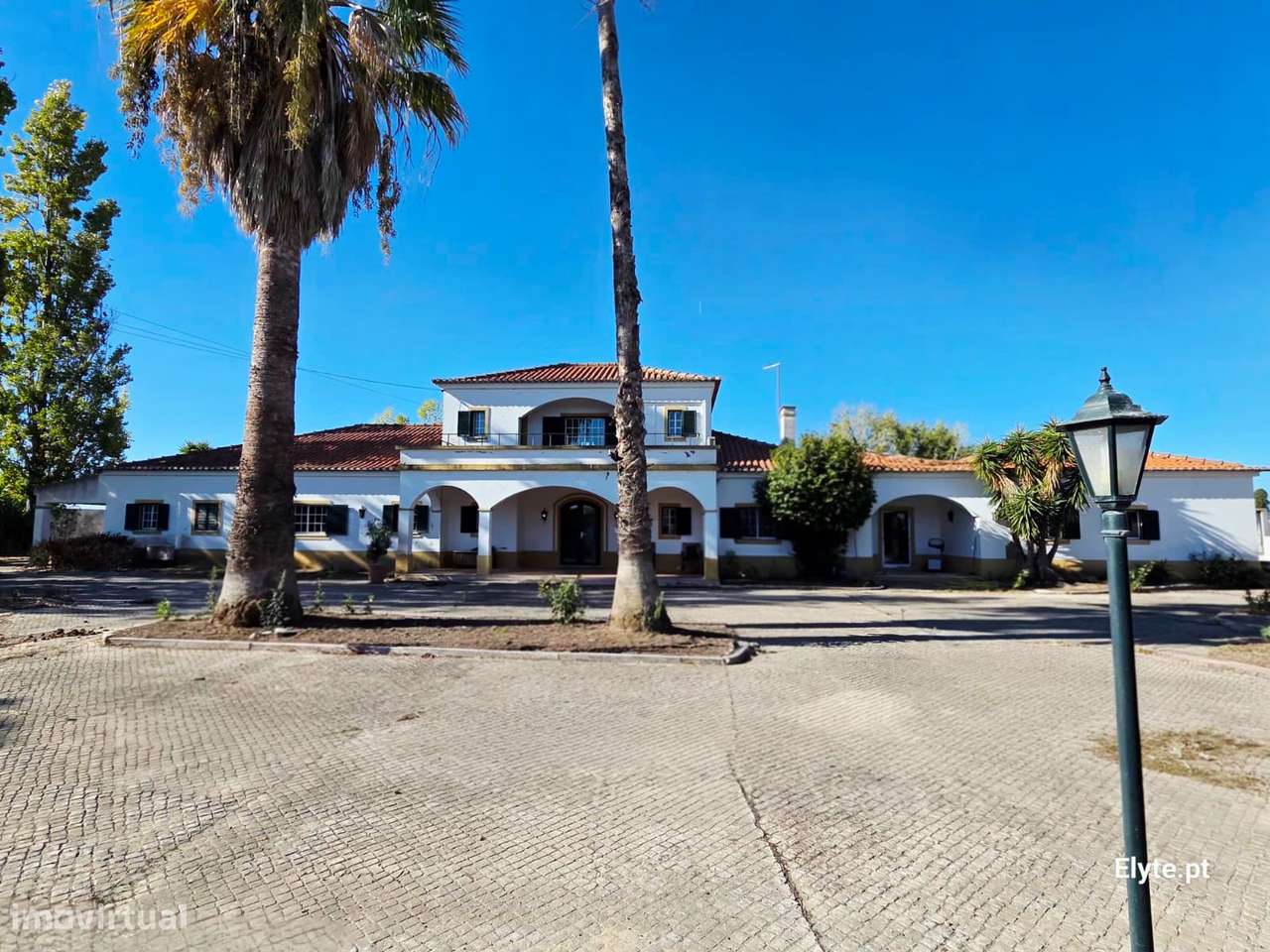 Moradia T7 em Benavente com 2 piscinas-56