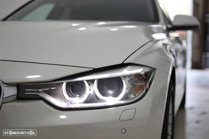 BMW 320 d Touring Auto Line Sport - 31