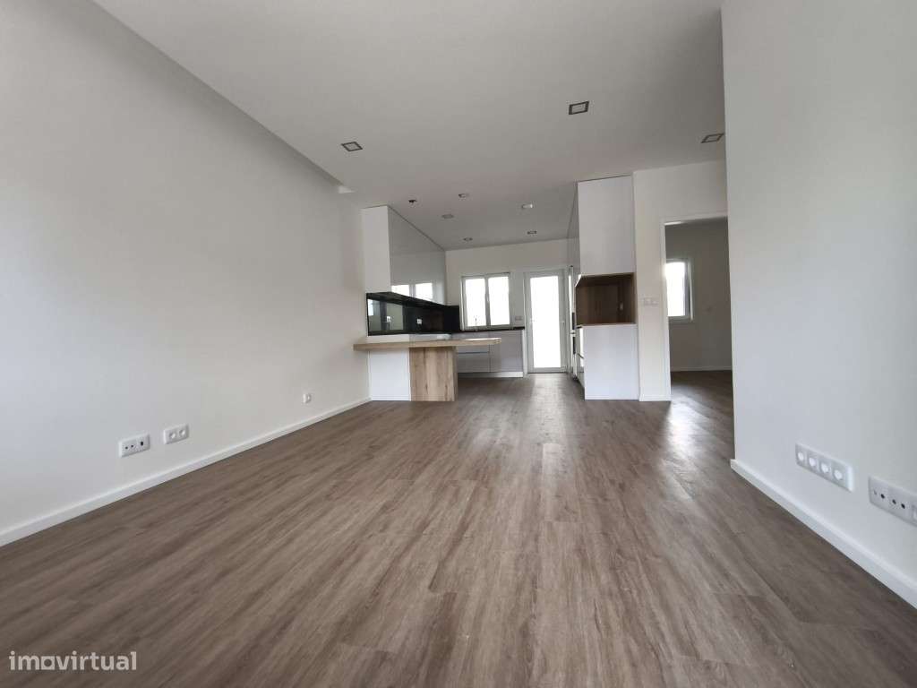 Moradia T2 remodelada para arrendar na Meadela - Grande imagem: 4/15