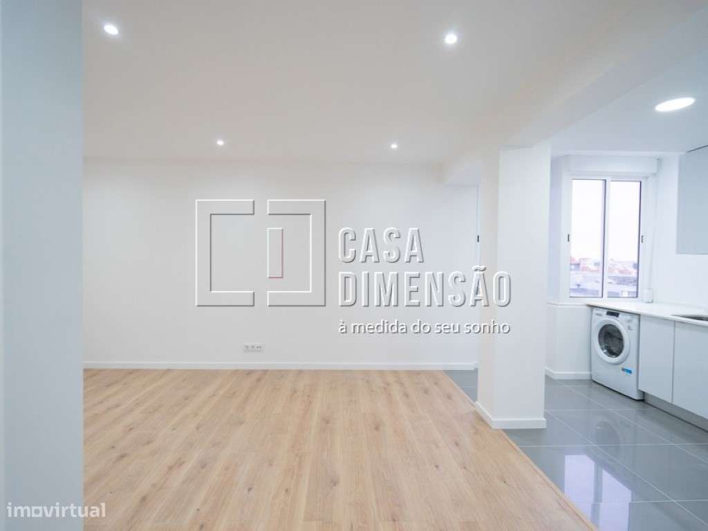 Apartamento de tipologia T2, em fase de Remodelação, no Cacém!!-2