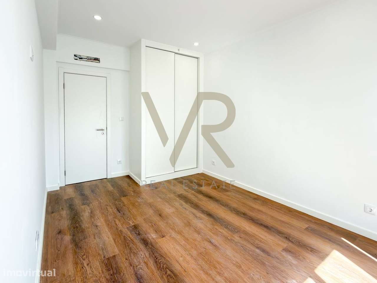 T2 Totalmente Remodelado | A 10 Min. da Reboleira | Cozinha Equipada e-15