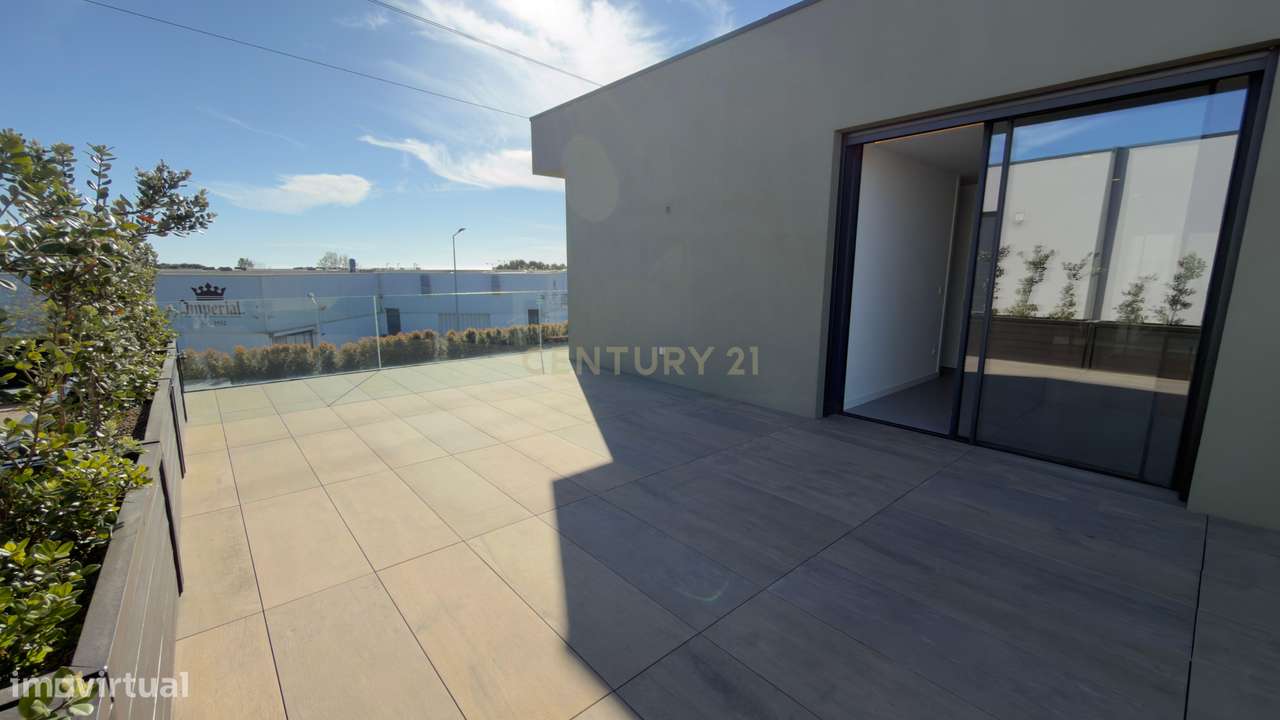 Moradia Contemporânea de Luxo em Azurara | Elegância, Privacidade e Di-39