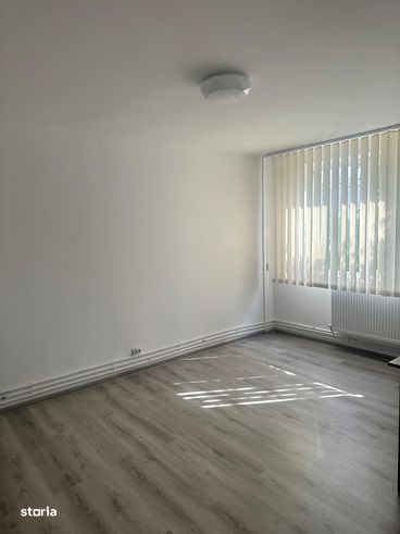 Apartament 3 camere, decomandat.Metrou Aparatori Patriei.-2