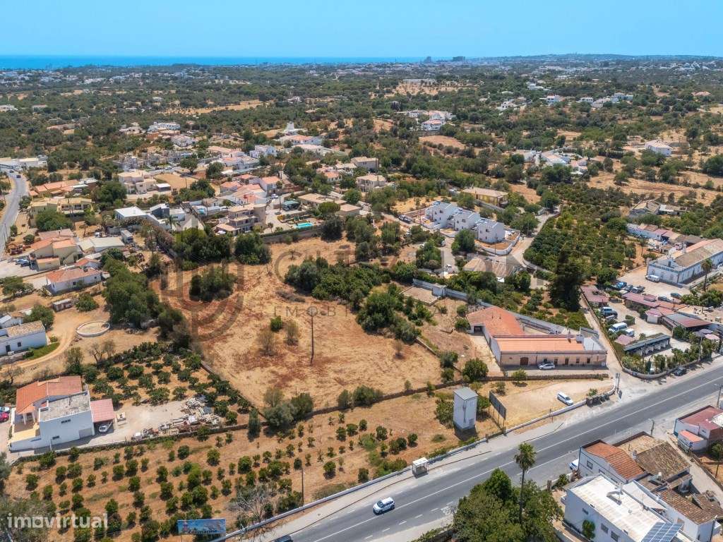 Terreno para construçäo de 8 moradias com piscina, cave e estaciona... - Grande imagem: 1/31