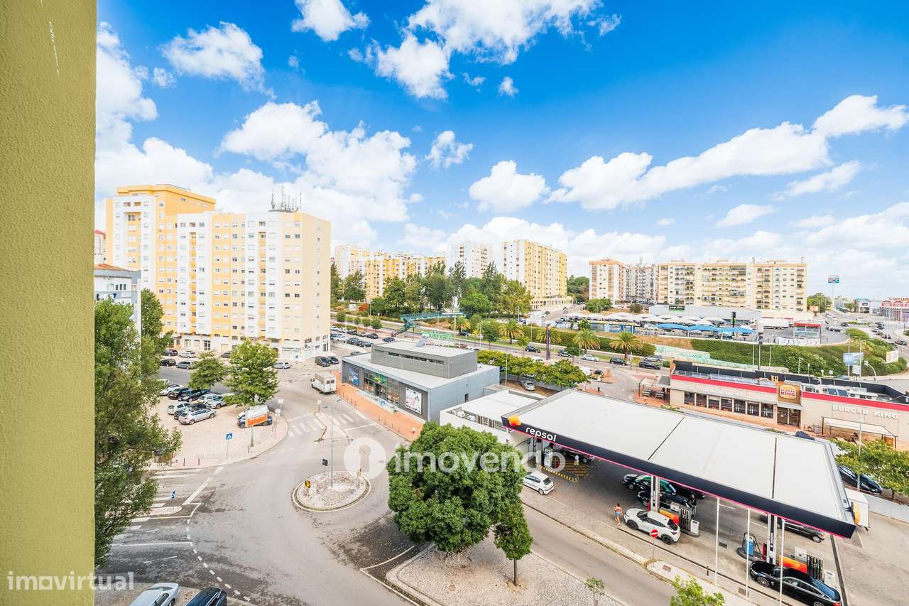 Apartamento T3, com áreas amplas, em Setúbal-49
