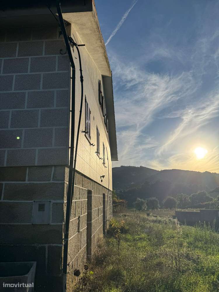 Moradia T5 em Beiral do Lima com terreno-9