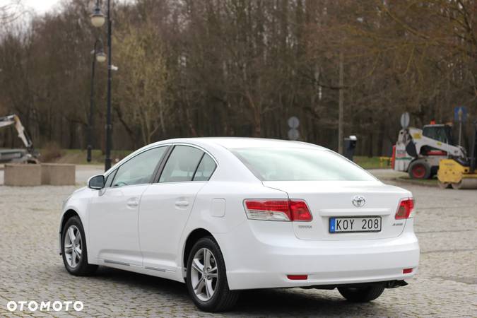 Toyota Avensis 2.0 Premium - 11