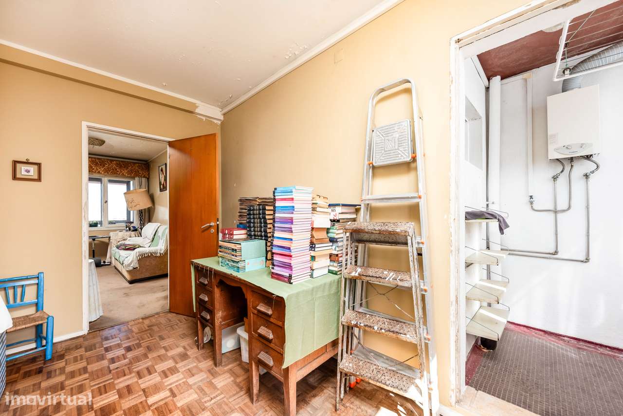 Apartamento T7 com 3 casas de banho e varandas | ou T4 + T3-23