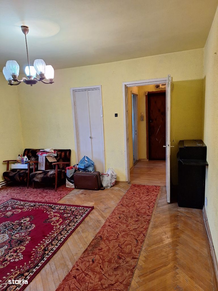 Marasesti-Apartament 3 camere,et.3,centrala termica,la pret de 75000E.