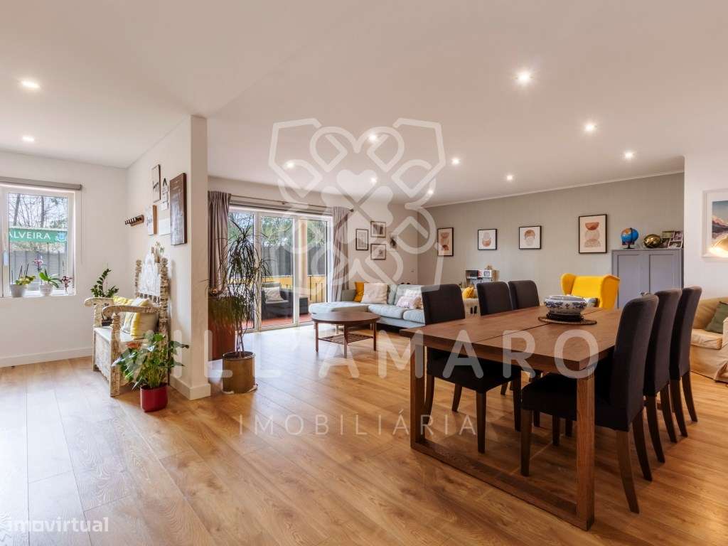 Apartamento T3+1 em condomínio fechado, com 2 terraços, arrecadação...