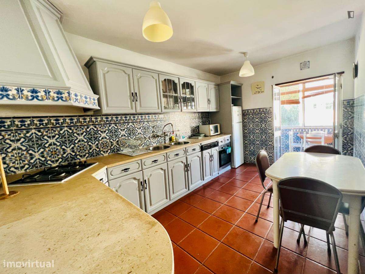 Quarto - localizado em Olivais Coimbra - Grande imagem: 4/10