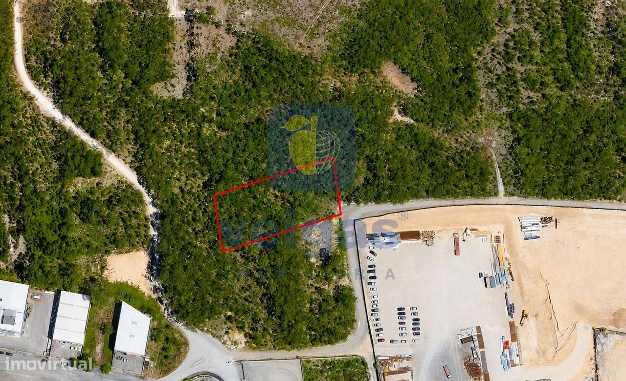Terreno Industrial com 2568m2 para construção de armazém, indústria ou-0