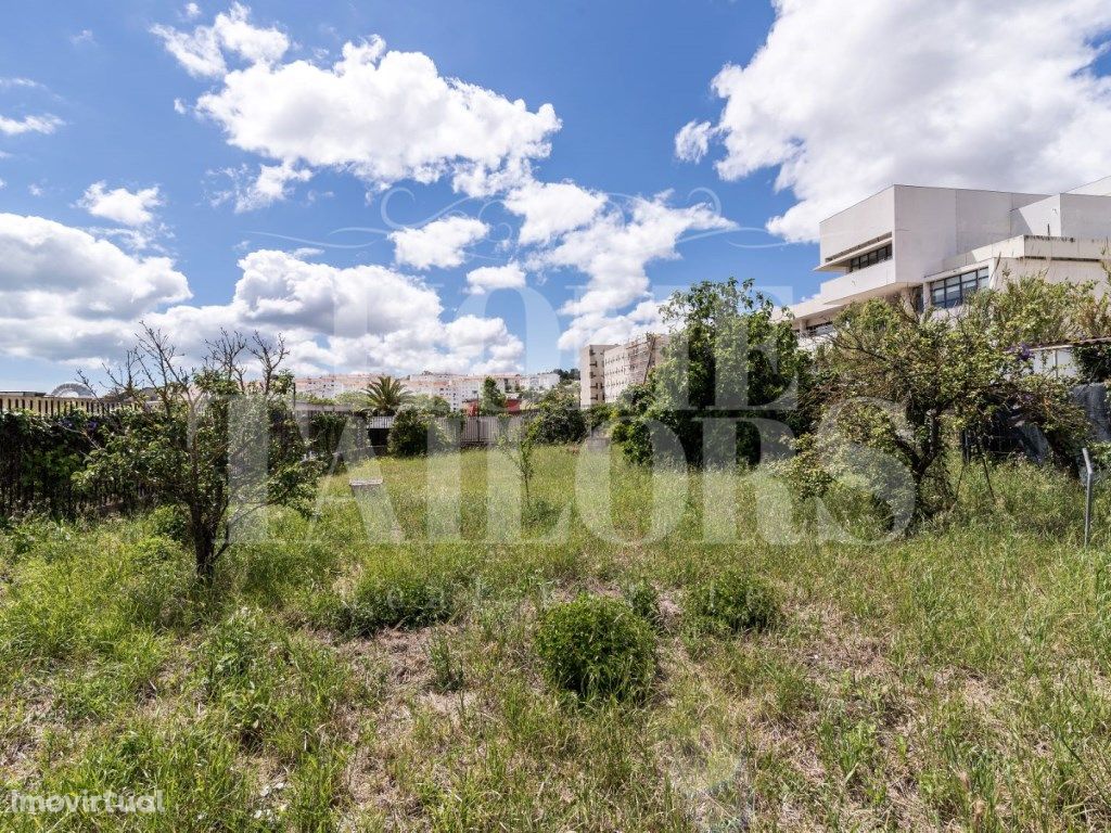 Terreno na Ajuda com 2000 m2, junto ao Polo Universitário...