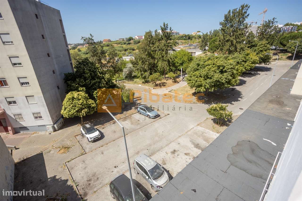 Apartamento T3 no Monte da Caparica-29