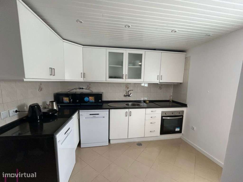 Moradias (2) em recuperação com logradouro de 40m2, num Bairro trad... - Grande imagem: 2/23