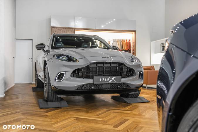 Aston Martin DBX - 2