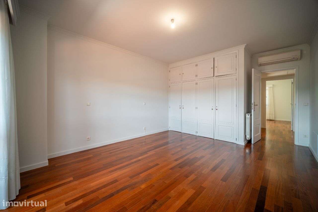 Moradia T4 com piscina em Braga-14