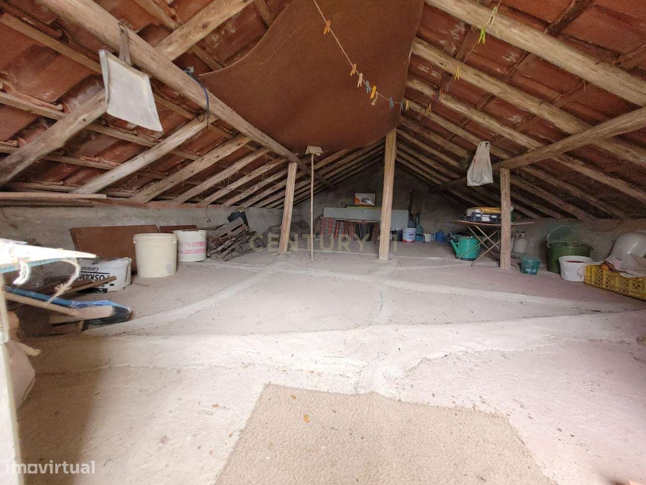 Moradia T2 isolada remodelada com jardim em Alenquer - Casais Brancos-14