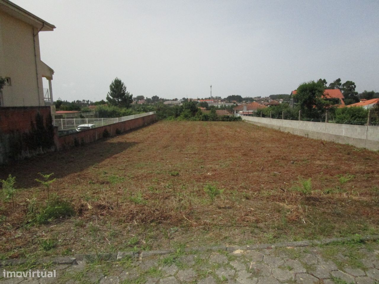 Terreno para construção de moradia isolada de 4 frentes - Serzedo