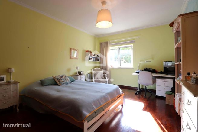 Moradia T5 nos Carvalhais com jardim, piscina e campo de jogos.-13