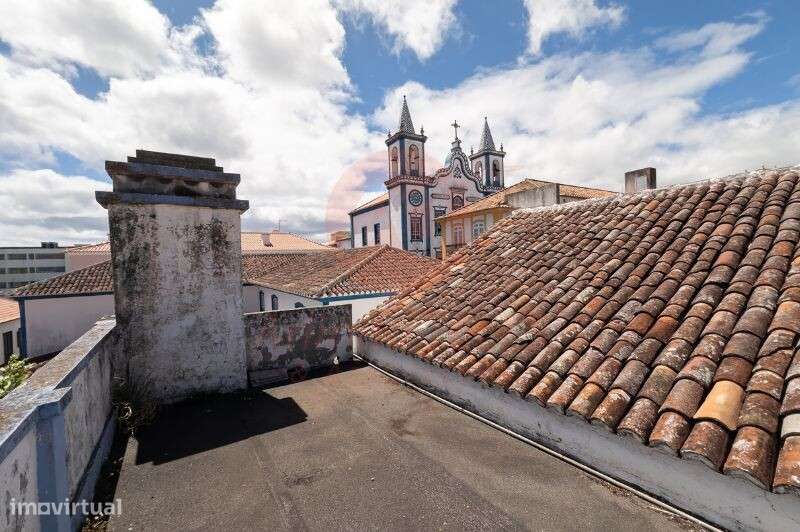 Moradia T3 com Quintal e Vista Panorâmica – A escassos passos da Baía-24