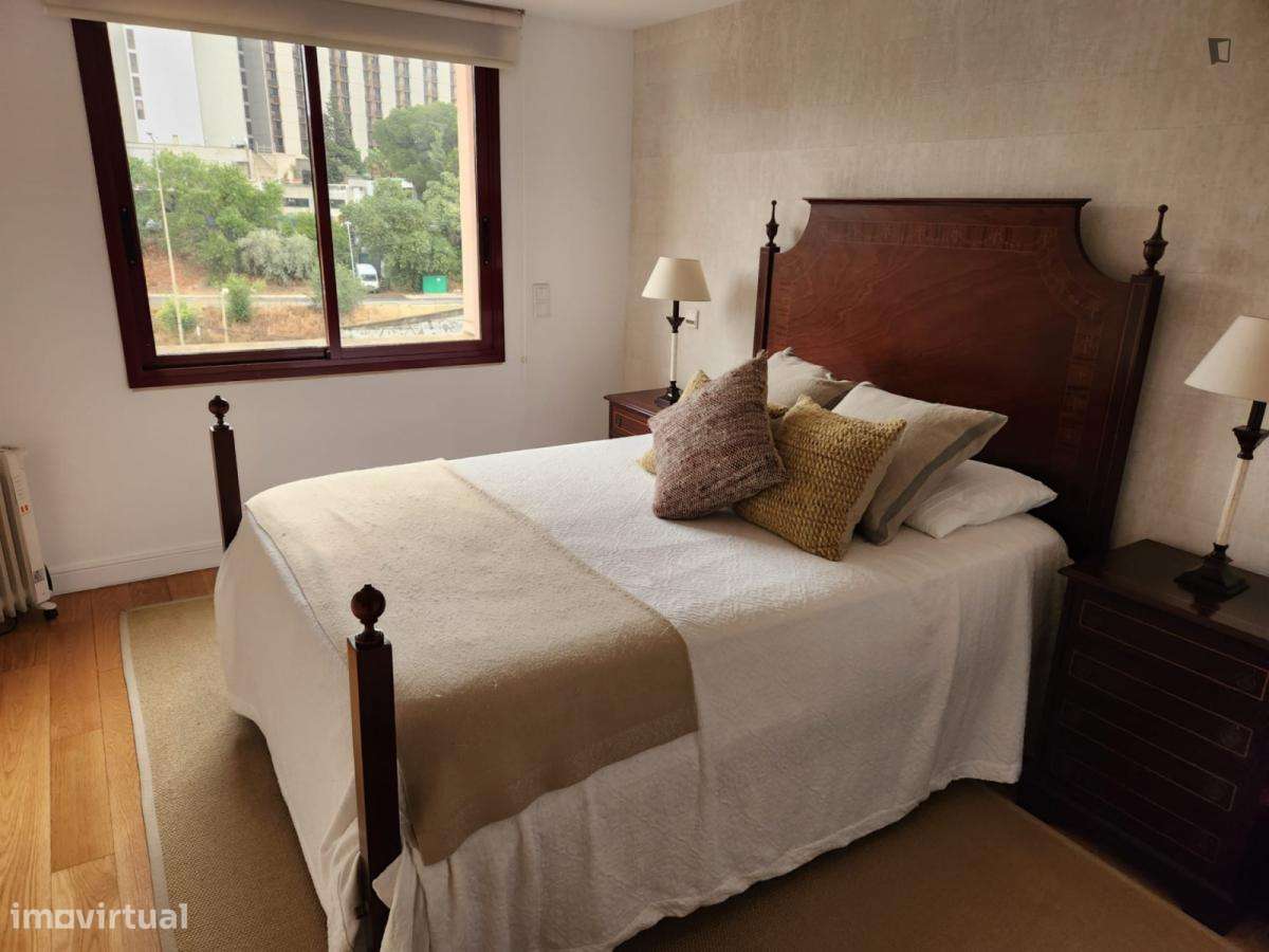 Quarto - localizado em Sete Rios Lisbon - Grande imagem: 2/7