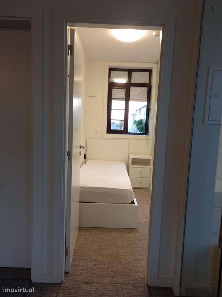 Quarto - localizado em Paranhos Porto - Grande imagem: 2/10