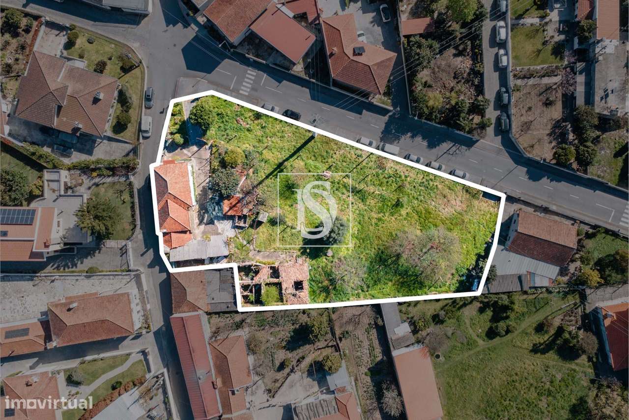 Moradia inserida numa área total de terreno de 2.643 m², em Galegos Sa - Grande imagem: 4/37
