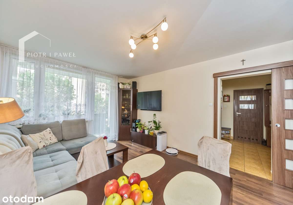 Mieszkanie z klimatem w świetnej lokalizacji!-0