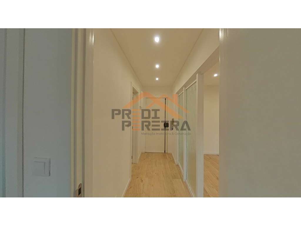 T1+1 em Santo António dos Cavaleiros. - Grande imagem: 4/14