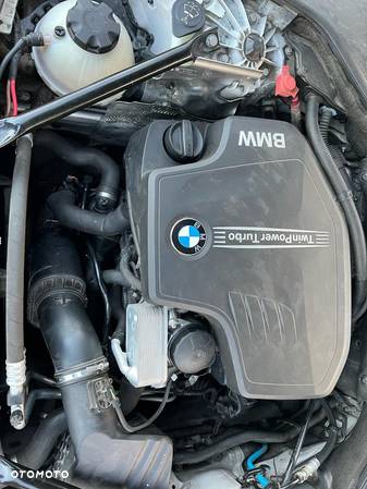 BMW Seria 5 520i - 24